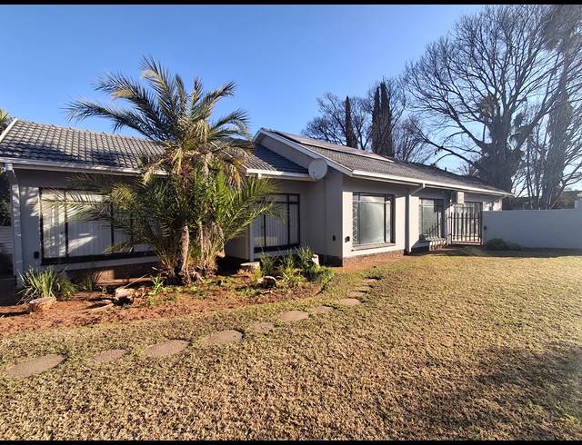 4 BEDROOM FREESTANDING FOR SALE IN FLAMWOOD
